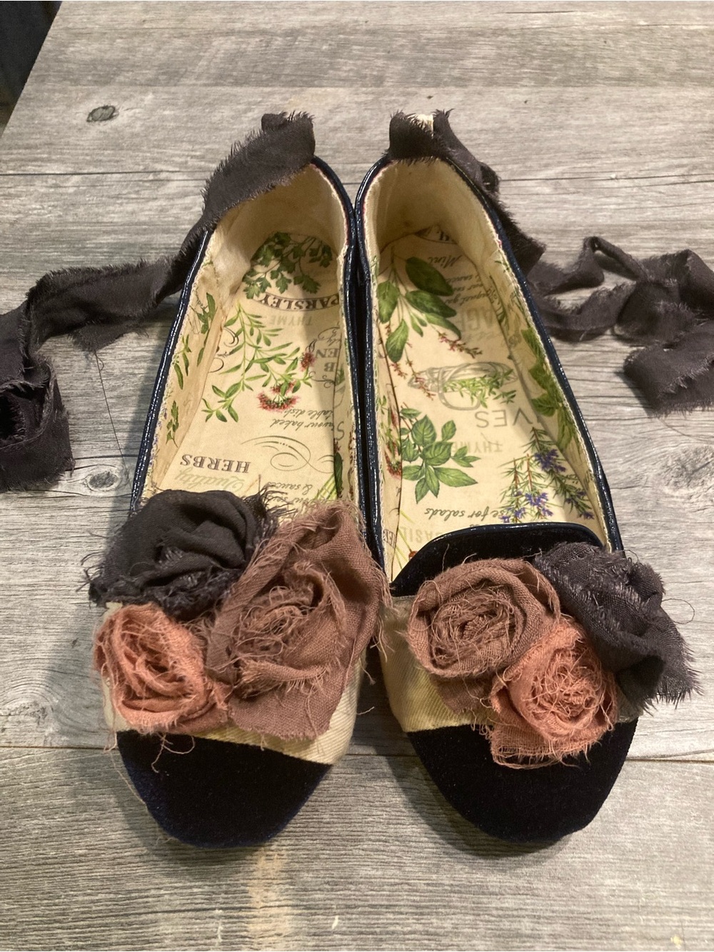 “Clochard de Luxe” Blue velvet Ballet Flats with Brown Floral Rosettes